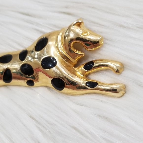 D Vintage large phanter/jaguar brooch